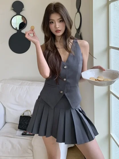 Elegant Pleated Skirt Suit - Image 4