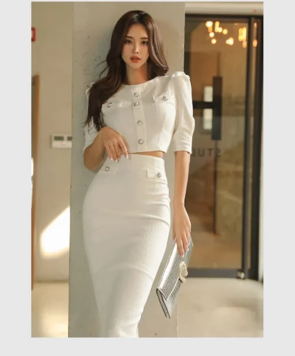 Stylish Two-Piece White Skirt Suit - Image 3